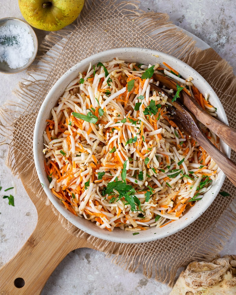 Salade céleri rave, pomme & miel : une recette d’hiver pleine de fraîcheur et de bienfaits