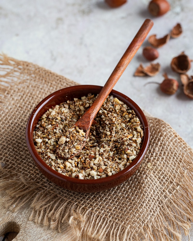 Découvrez la recette du Dukkah maison, un mélange d'épices égyptien. Facile à préparer, il apportera une touche unique à vos plats !