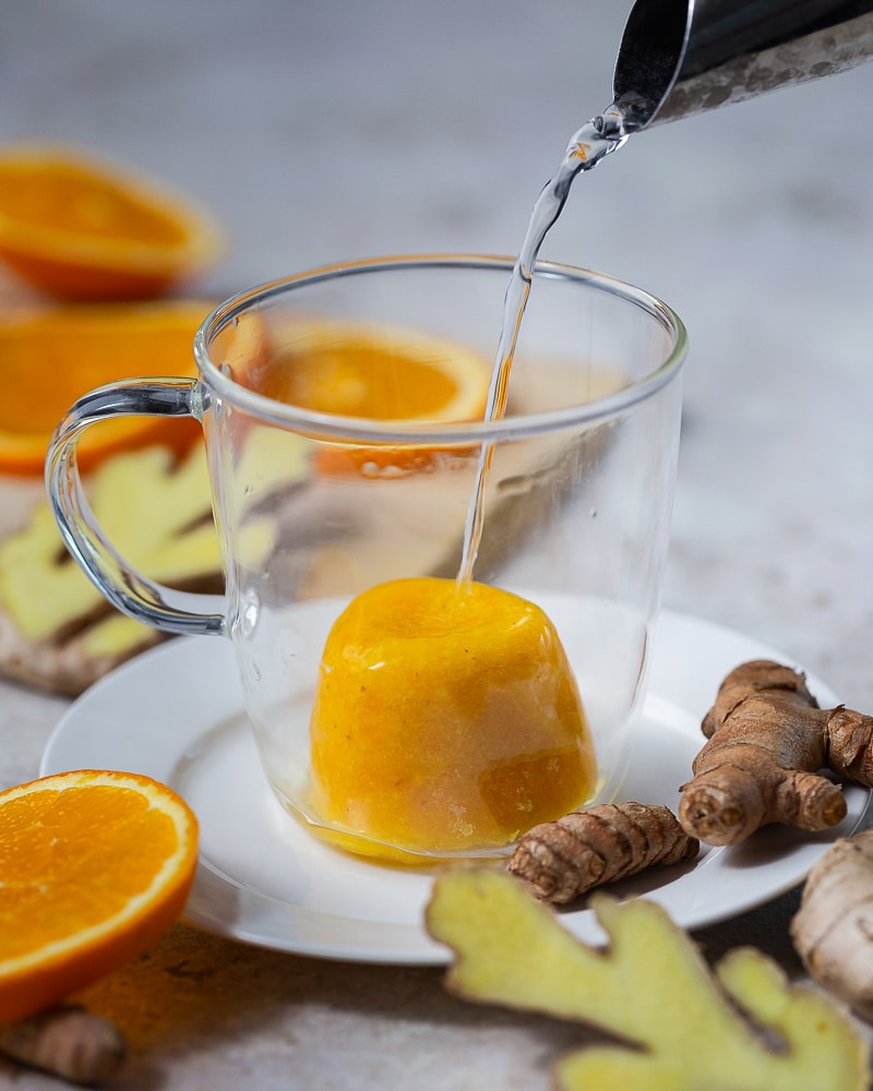 Découvrez ma recette de cubes immunité gingembre-curcuma, un concentré de bienfaits pour renforcer votre système immunitaire en hiver.