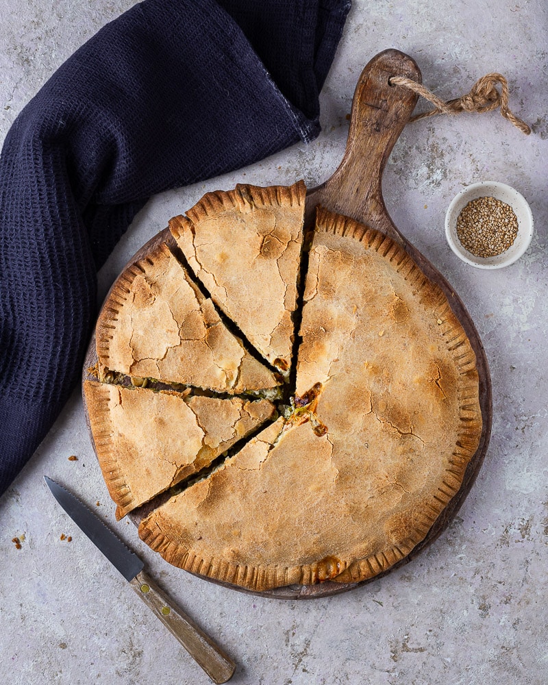 Tourte poireau feta : un plat où la douceur du poireau rencontre l'acidité de la feta, parfait pour un repas d'hiver gourmand et équilibré.