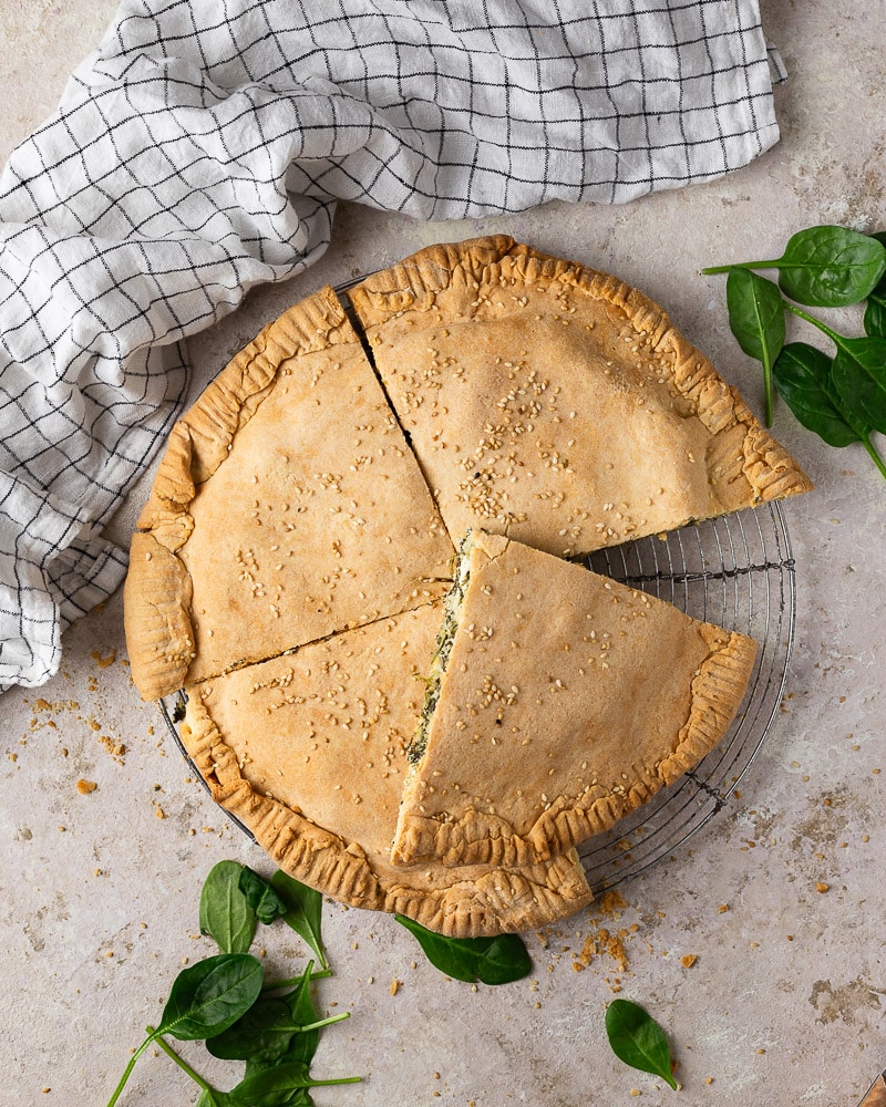 Tourte rustique épinards feta : une recette simple, gourmande et polyvalente
