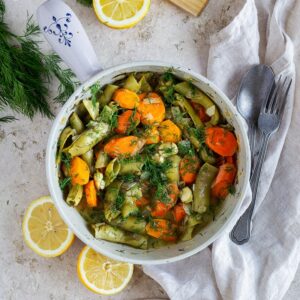 Carottes et fèves à la polita : recette grecque végétarienne au citron et à l’aneth. Simple, économique et idéal pour le batch cooking.