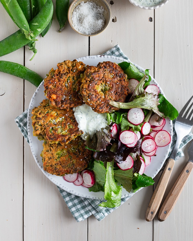Des galettes de petits pois, menthe et feta, faciles et savoureuses, pour les petits comme pour les grands, en plat, burgers ou à congeler !