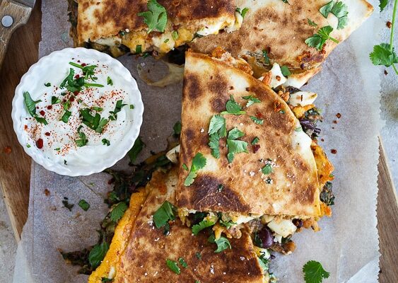Quesadillas aux épinards et haricots rouges : le dîner veggie express et protéiné