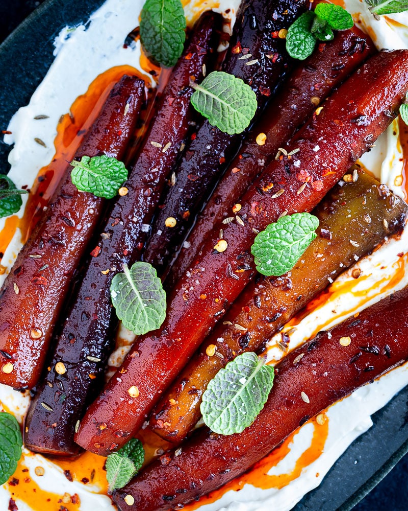 Carottes glacées au sirop d’érable et ricotta fouettée au citron : la recette facile qui change tout !