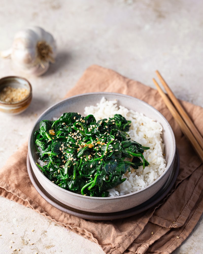 Épinards sauce soja et sésame express : la recette minute pleine de goût