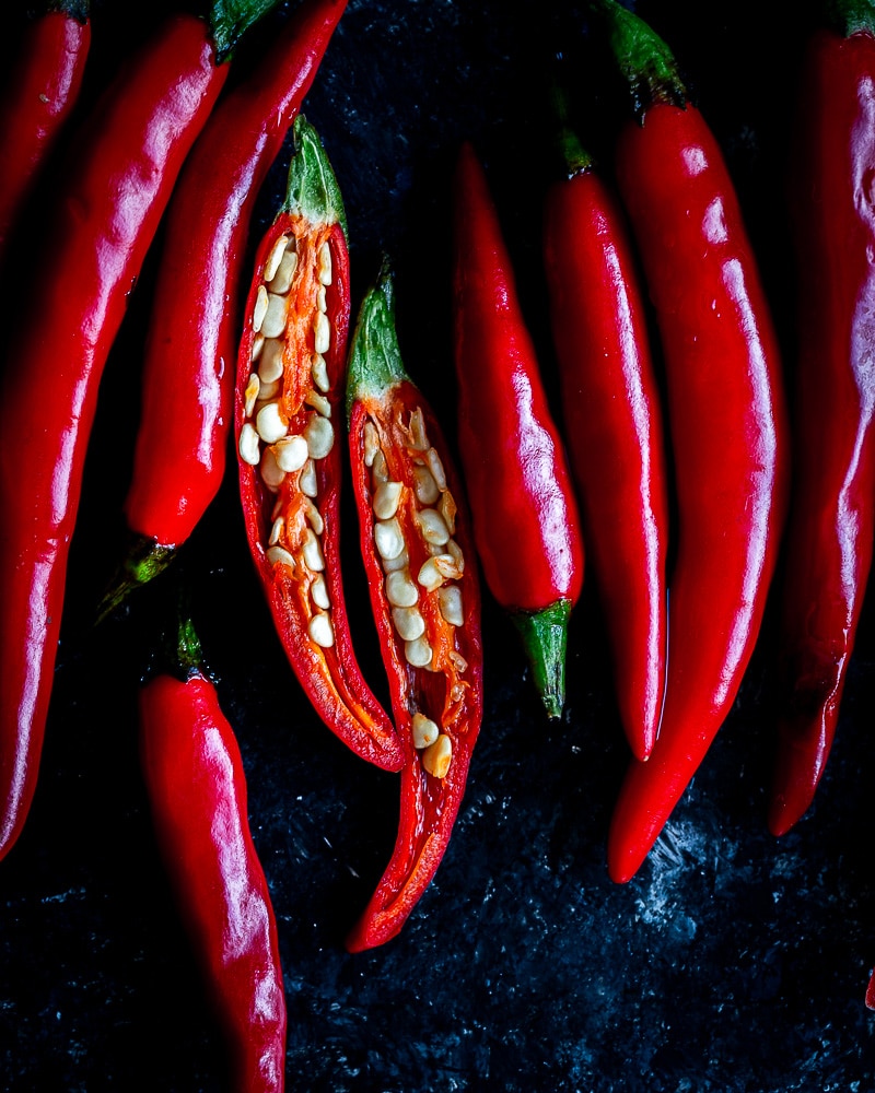 Ce n’est pas juste dans votre tête : le piment rend heureux. On vous explique comment (et pourquoi vous n’arrivez plus à vous en passer).
