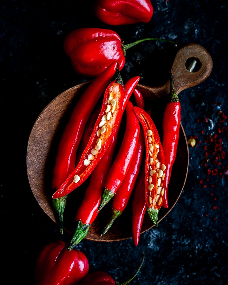 Ce n’est pas juste dans votre tête : le piment rend heureux. On vous explique comment (et pourquoi vous n’arrivez plus à vous en passer).