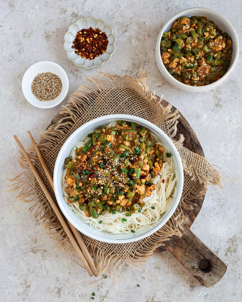 Tofu au gochujang et haricots verts : une recette veggie facile, express et ultra efficace pour mettre un peu de feu dans l’assiette !