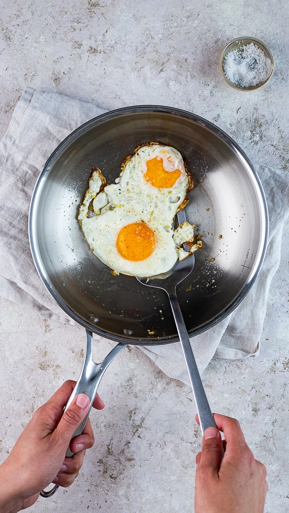 Inox vs. Téflon ! Découvrez pourquoi l’inox est une alternative saine, durable et facile à utiliser. Astuces, guide cuisson, nettoyage...