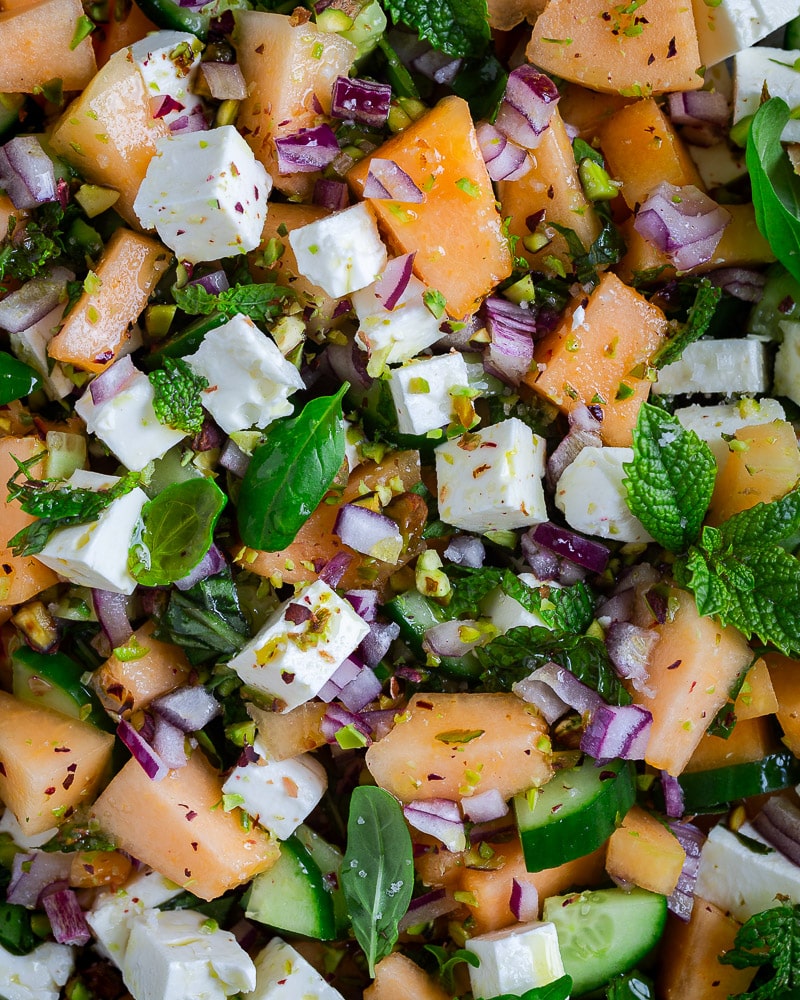 Salade de melon, feta et concombre : une recette facile, rapide et ultra fraîche, parfaite pour l’été et les journées de canicule.