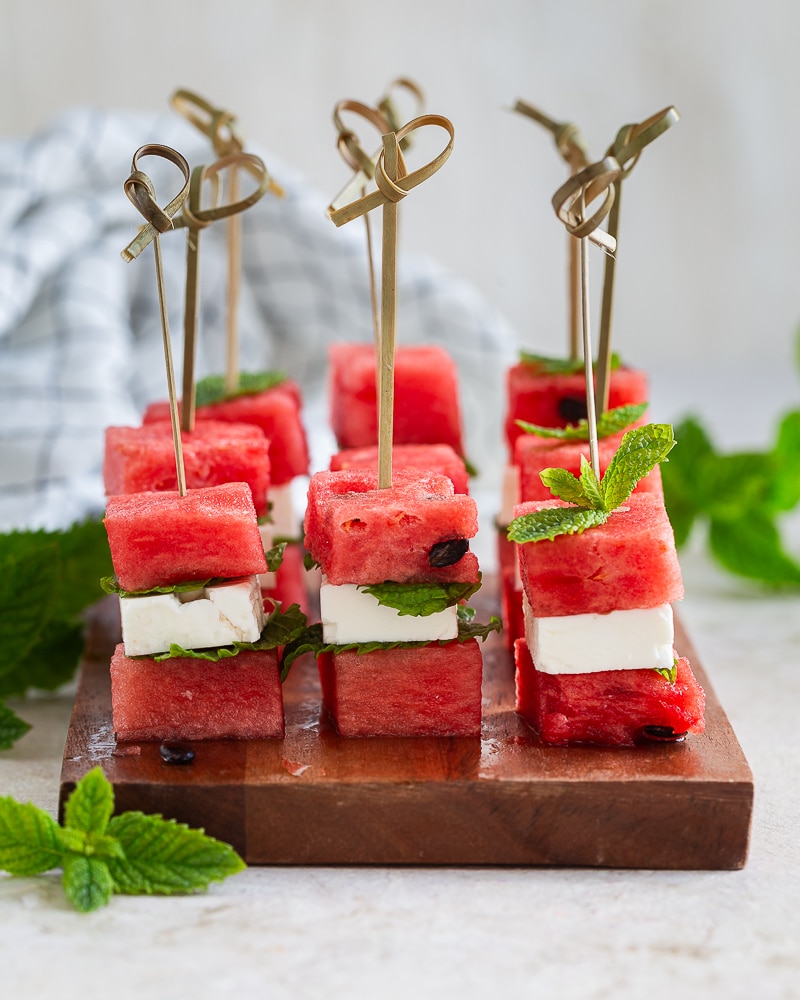 Brochettes pastèques, feta, menthe : une recette apéro fraîche, ultra simple, parfaite pour l’été et prêtes en dix minutes !