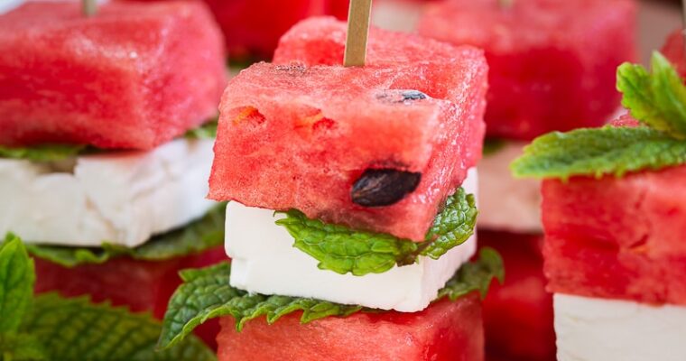 Brochettes pastèque, feta & menthe : l’apéro fraicheur facile à tester
