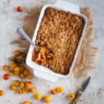 Crumble pommes et mirabelles : une recette rapide et gourmande à savourer tout l’été ou à congeler pour plus tard. Moelleux, croustillant, et plein de goût.