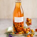Rhum arrangé aux mirabelles maison : profitez des mirabelles toute l’année avec cette recette. Une idée originale à offrir (ou à garder) !