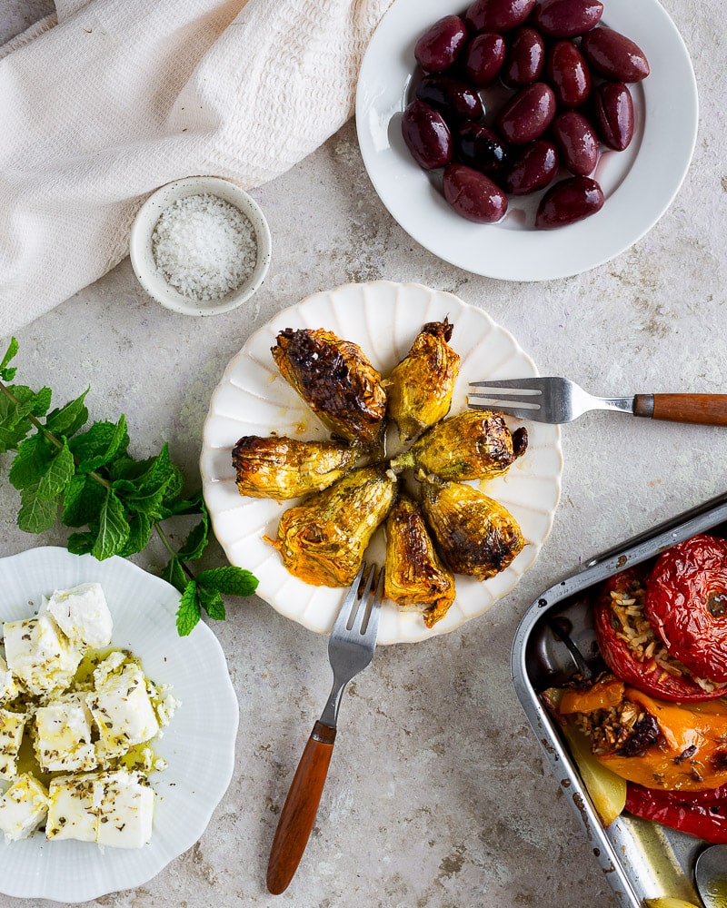 Fleurs de courgettes farcies à la grecque (yemista) : une recette estivale pleine de fraîcheur