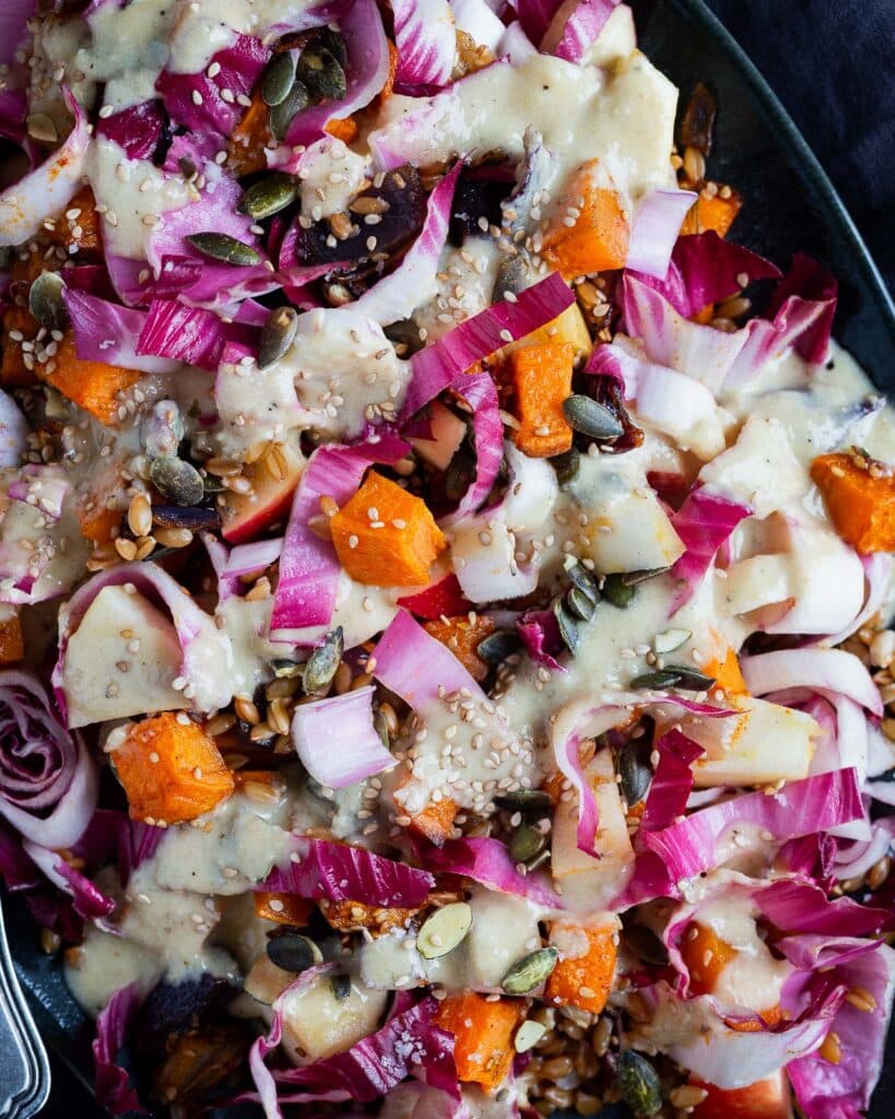 Salade d’endives, patate douce rôtie et petit épeautre : une idée d’automne sucrée-salée, facile à préparer et parfaite en meal prep !
