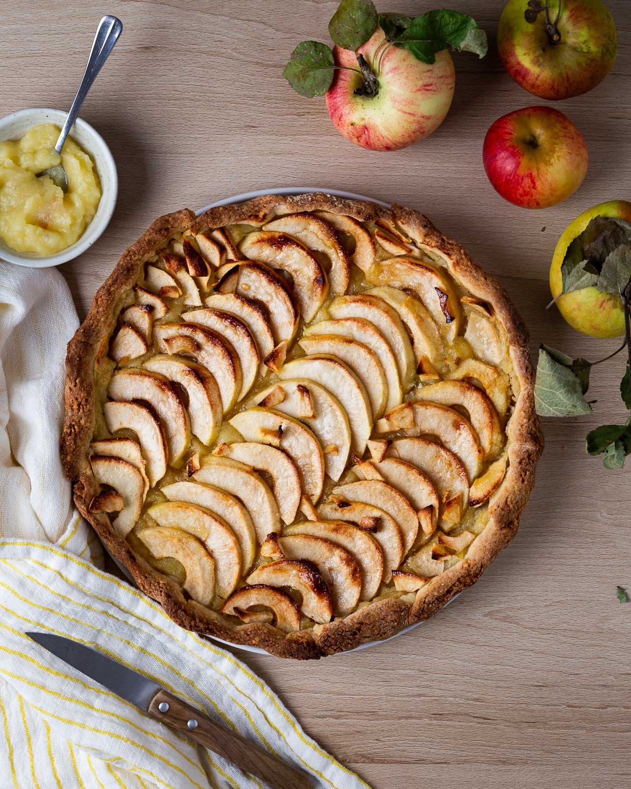 Tarte double pomme : recette facile et légère qui sublime la pomme