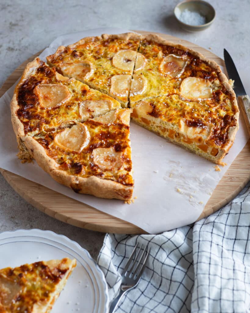 Recette de quiche butternut poireau chèvre, un plat simple avec des légumes d’automne. Facile à préparer pour les soirs de semaine.