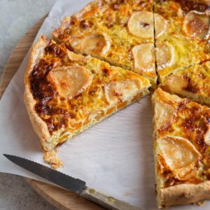 Recette de quiche butternut poireau chèvre, un plat simple avec des légumes d’automne. Facile à préparer pour les soirs de semaine.