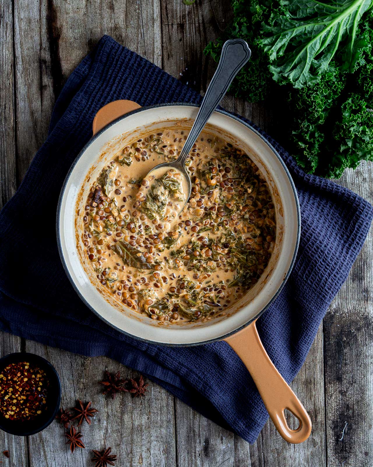 Lentilles et kale au garam masala : un plat d’hiver nourrissant et parfumé