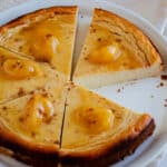Melopita, le gâteau grec au miel prêt en quelques minutes : une recette facile et légère, semblable au cheesecake. À découvrir sans attendre !