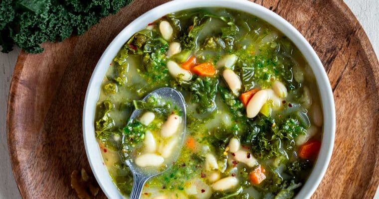Soupe crémeuse aux haricots blancs et kale
