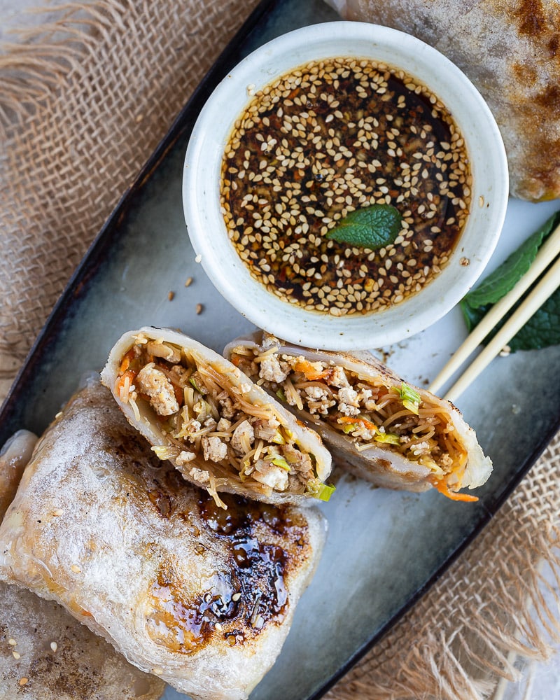 Sauce gyoza prête en 2 minutes : la sauce classique à préparer chez soi pour accompagner dumplings, beignets ou pancakes salés.