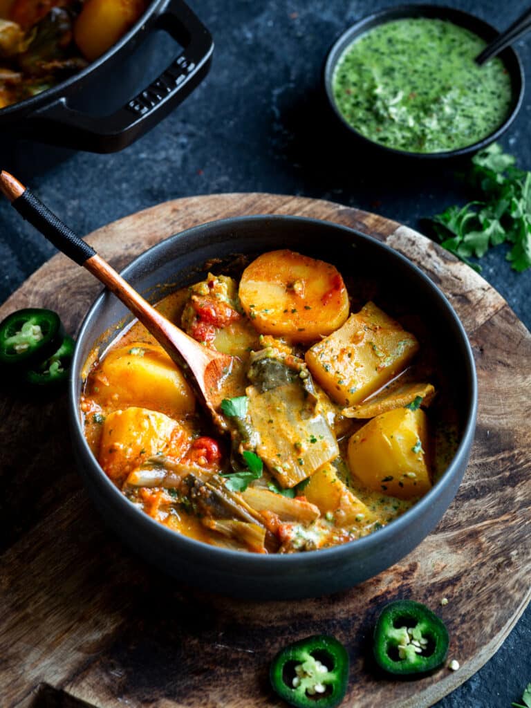 Découvrez ce ragoût blettes, pommes de terre, tomate : une recette mijotée facile, fondante et parfumée, idéale pour cuisiner les blettes autrement.